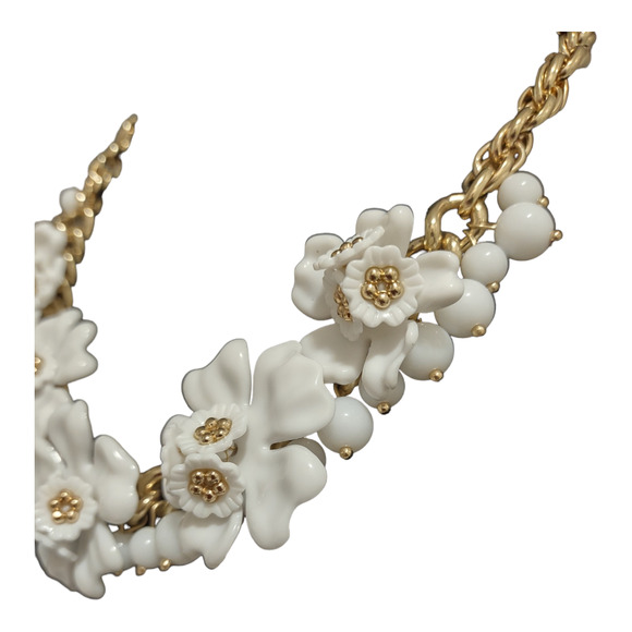 Retro Gold & White Floral Beaded Costume Necklace - Picture 8 of 9